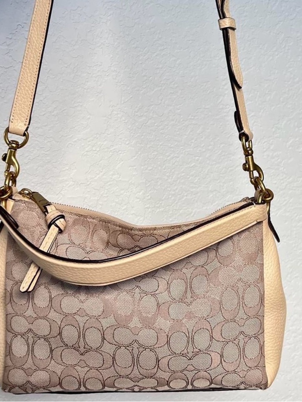 Coach Signature Canvas Shoulder Bag Tan Beige